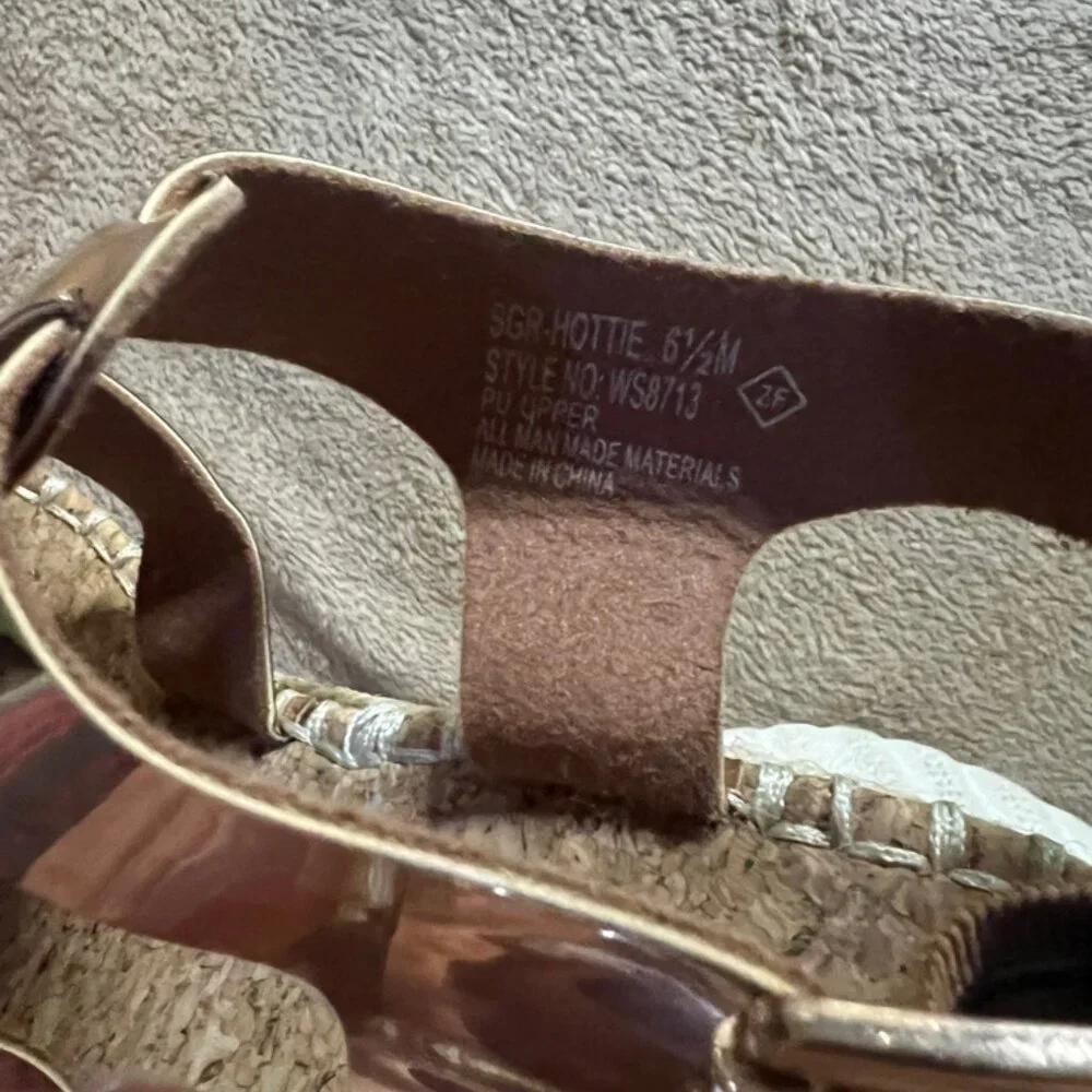 Sugar SGR Hottie‎ Sz 6.5 Cork Wedge Gold Shine Strap Adjustable Buckle S05